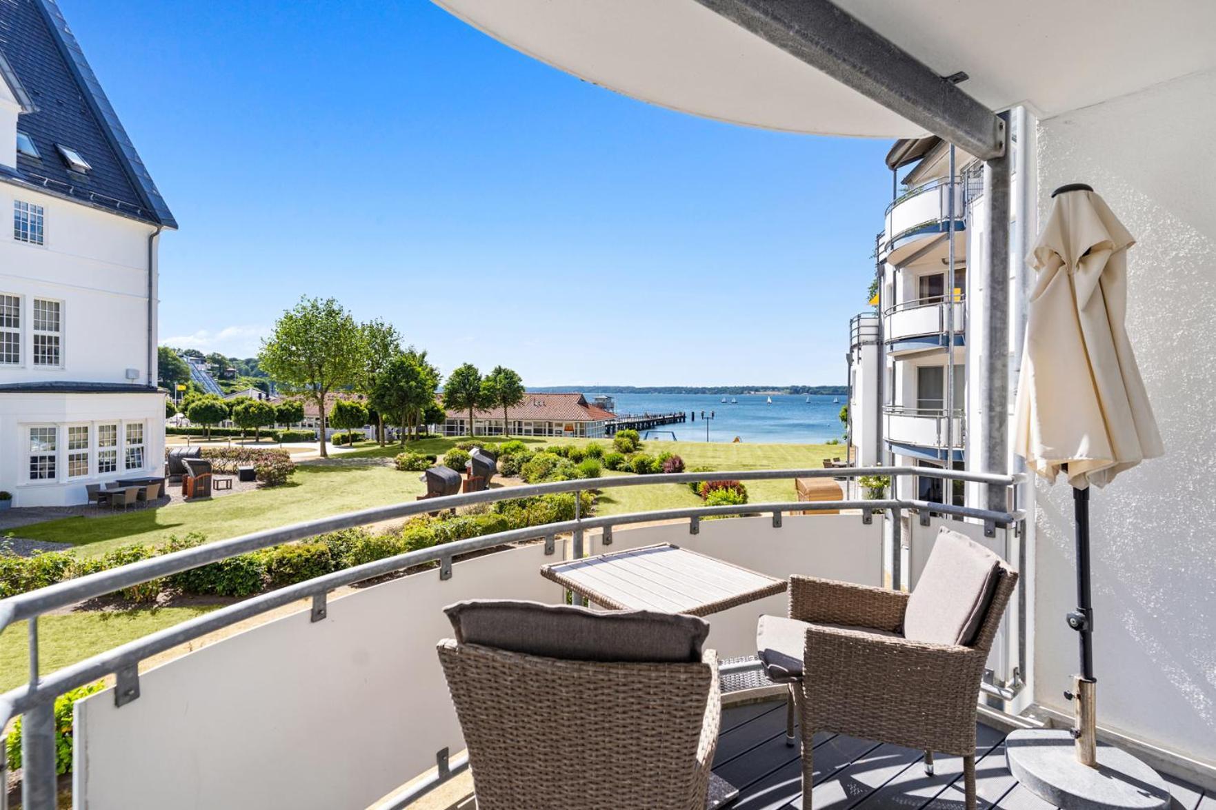 Strandhotel Gluecksburg Exterior photo